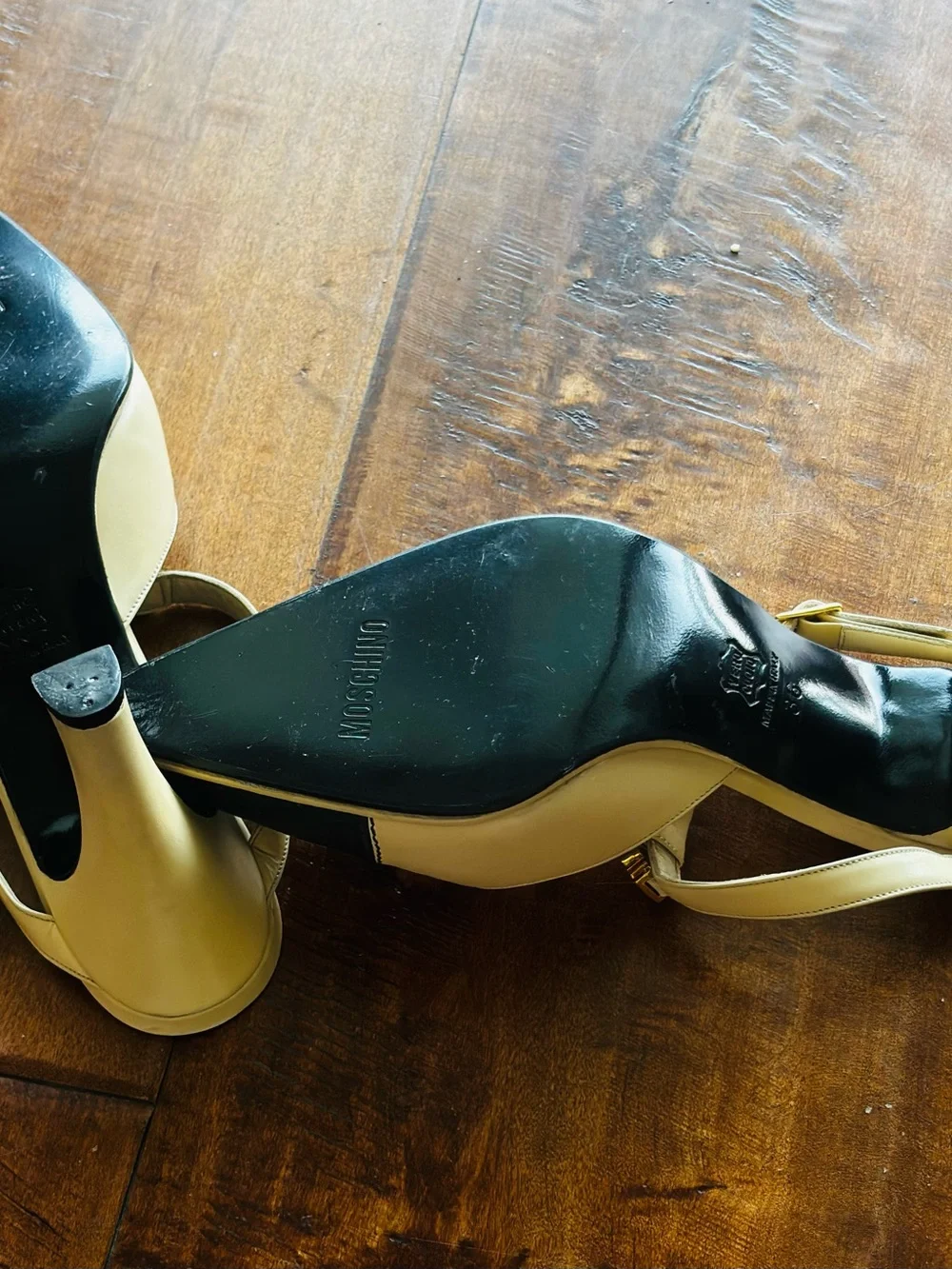Moschino stylish slingback